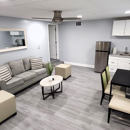 Cheerful Super Suite + 2 Queen + Sofa Bed Minutes From The Airport! Tampa Bagian luar foto